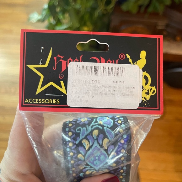 Brand new beautiful embroidered guitar 🎸 strap by ROCK YOU - Picture 6 of 6